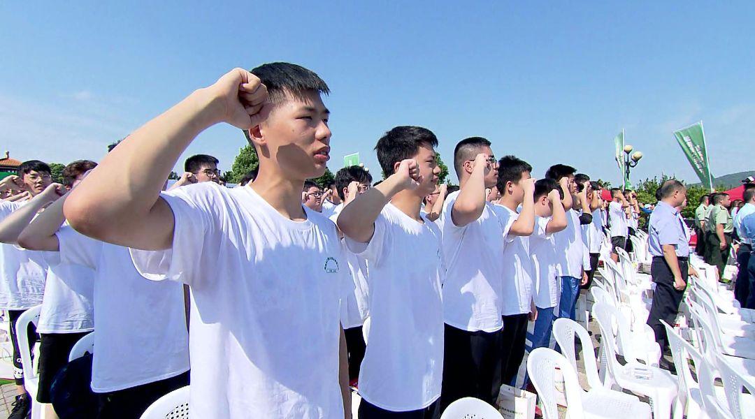 兵役登記證上大學(xué)一定要嗎？詳解兵役登記與大學(xué)入學(xué)要求，關(guān)于兵役登記證與大學(xué)入學(xué)要求的詳解，是否上大學(xué)必須持有兵役登記證？