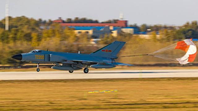 關(guān)于2022年殲-7還有多少架的探討，探討，殲-7戰(zhàn)機(jī)在2022年的數(shù)量概況