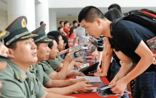 本科畢業(yè)大學生當兵政策2021，機遇與挑戰(zhàn)并存，本科畢業(yè)大學生當兵政策2021，機遇與挑戰(zhàn)并存解析