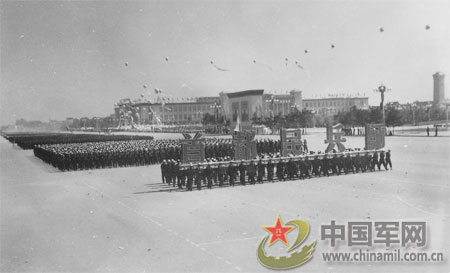 重溫歷史瞬間，探索1959年國(guó)慶閱兵視頻，重溫歷史瞬間，探索經(jīng)典，回顧1959年國(guó)慶閱兵盛況