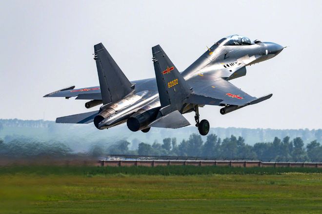 殲-11系列戰(zhàn)斗機(jī)，型號(hào)多樣，展現(xiàn)中國(guó)航空工業(yè)的輝煌成就，殲-11系列戰(zhàn)斗機(jī)，中國(guó)航空工業(yè)的璀璨明珠