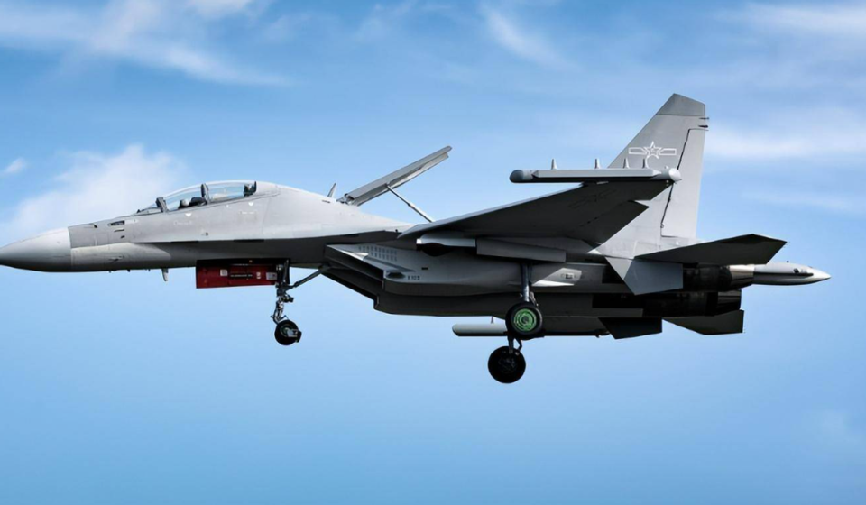 殲-16，中國(guó)航空工業(yè)的杰出代表，揭秘其屬于第幾代戰(zhàn)機(jī)，揭秘殲-16，中國(guó)航空工業(yè)杰出代表，究竟屬于第幾代戰(zhàn)機(jī)？