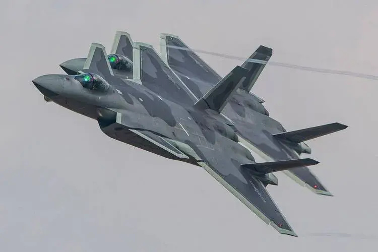 殲-20戰(zhàn)斗機(jī)簡(jiǎn)筆畫教程與解析，殲-20戰(zhàn)斗機(jī)簡(jiǎn)筆畫教程詳解及解析