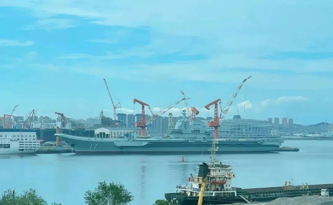 揭秘中國海軍新利器，004航母，揭秘中國海軍新利器，004航母震撼登場
