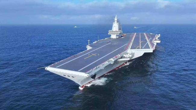 我國航母004最新進展，邁向深藍，展現大國力量，我國航母004最新進展，深藍雄心，展現大國力量風采