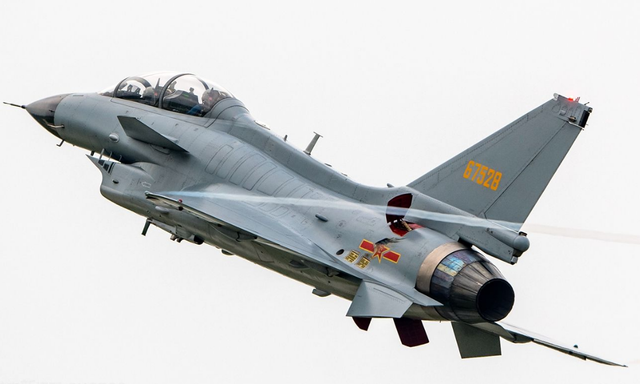 殲-10S，中國(guó)空軍的新銳利劍，中國(guó)空軍新銳利器，殲-10S利劍出擊