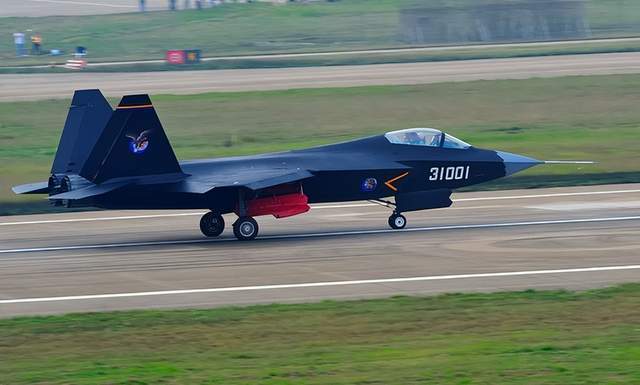 殲20與殲35，誰(shuí)更先進(jìn)？深度解析中國(guó)兩款頂尖戰(zhàn)機(jī)，殲20與殲35，深度對(duì)比解析，誰(shuí)是中國(guó)頂尖戰(zhàn)機(jī)之冠？