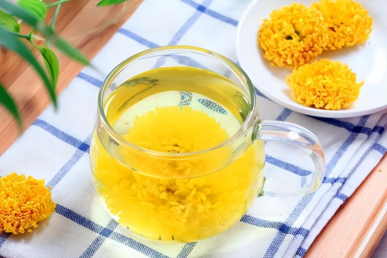 菊花泡水喝的功效，揭示其多重健康益處，菊花泡水喝的神奇功效，多重健康益處揭秘