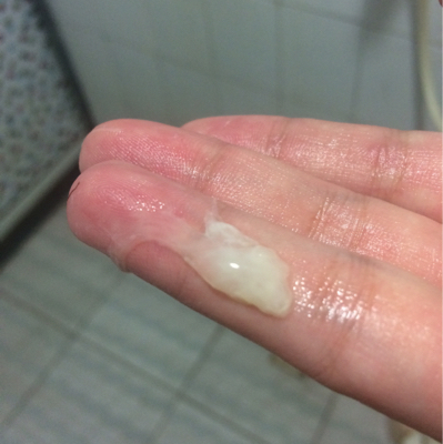 陰部流出來的液體是什么？全面解析女性分泌物，女性陰部流出液體的全面解析，了解女性分泌物成分與特性