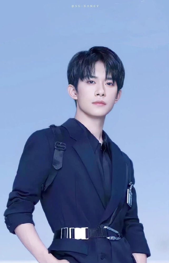 易烊千璽背后的老板是誰？深度解析背后的故事，揭秘易烊千璽背后的老板身份，深度解讀其背后的故事