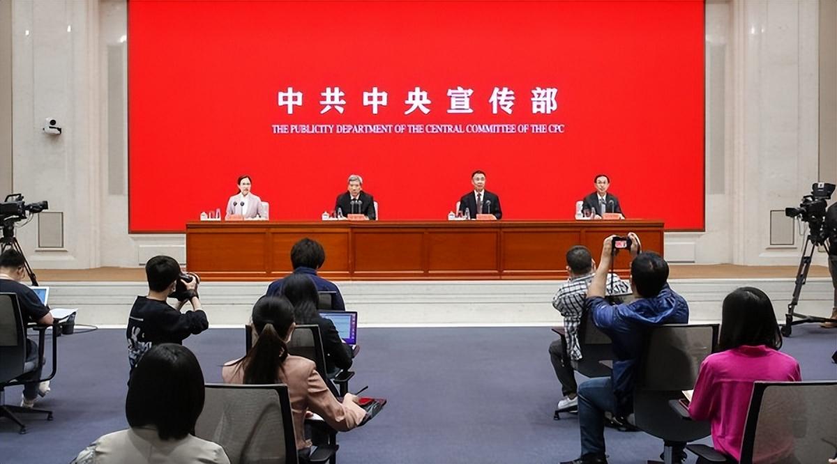 新聞小學(xué)生摘抄，培養(yǎng)摘抄習(xí)慣，提升語文素養(yǎng)，小學(xué)生摘抄習(xí)慣培養(yǎng)，提升語文素養(yǎng)的重要途徑